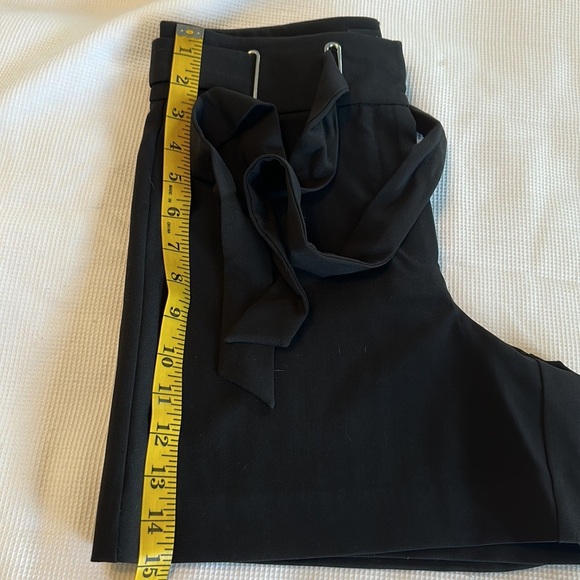 Bebe Stretch Twill Grommet Shorts Black Size 0 - Picture 12 of 14